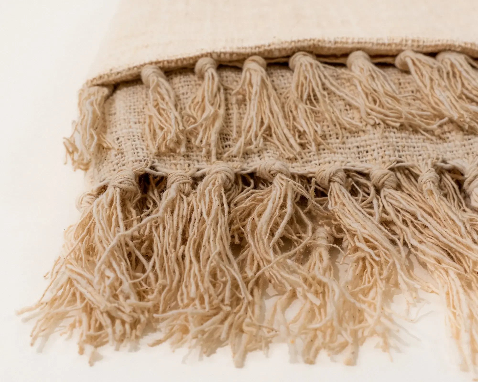 Taveuni Cotton Fringe Throw (cream)